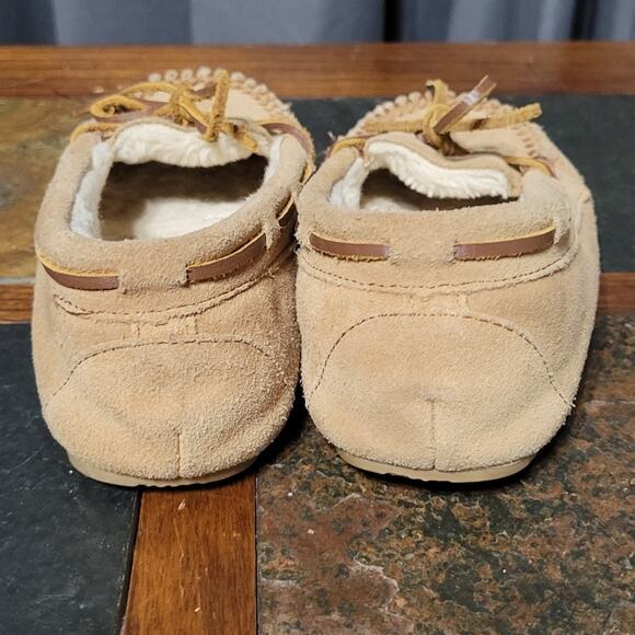 Minnetonka Girls size 4 Faux Fur Leather Slippers - Picture 5 of 8